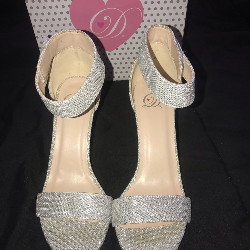 Heels - Picture 2 of 3